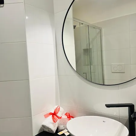Rome Holiday Guesthouse בית הארחה 4*