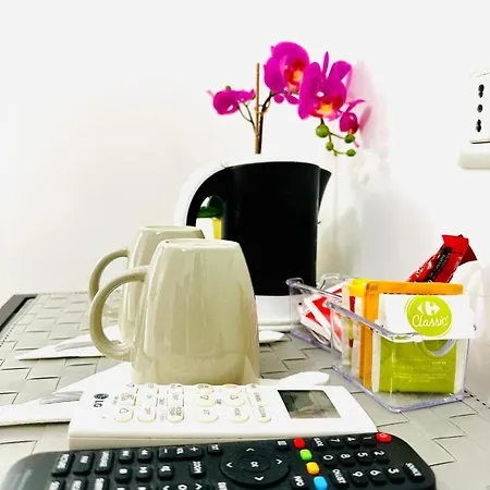 Rome Holiday Guesthouse בית הארחה