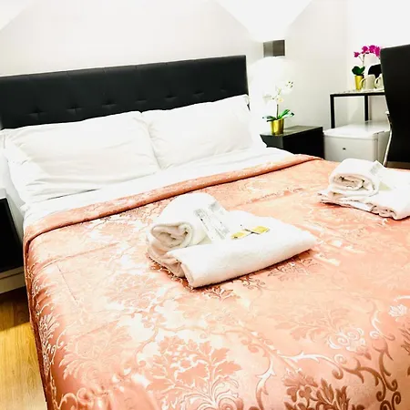 Rome Holiday Guesthouse *